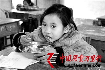 廣西那坡部分學(xué)校3元營養(yǎng)補(bǔ)助被供貨商套利1元